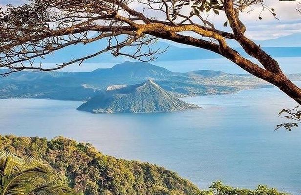 Tagaytay Half Day Countryside Tour with Taal Views and Art Museum