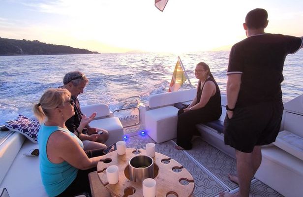 Sorrento Coast - Small Group Sunset Boat Experience
