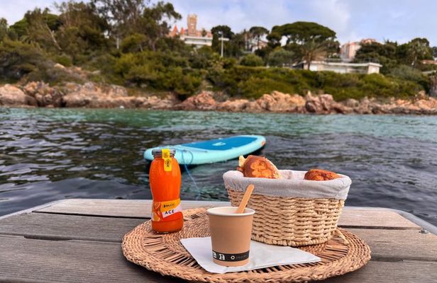 Antibes : Sailing boat trip with breakfast, snorkeling and paddle