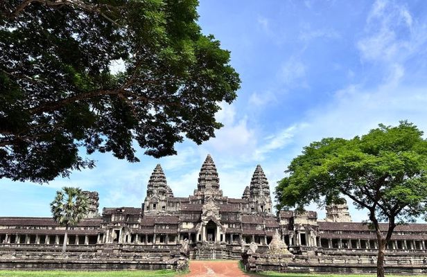 Sunrise at Angkor Wat and Small Tour off beaten track