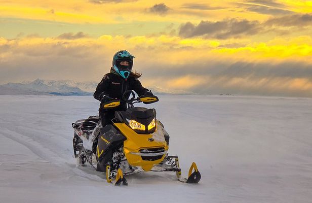 3 Hour Snowmobile Adventure Tour in Willow Alaska