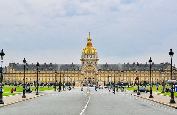 Paris Napoleon's Tomb and Les Invalides Small Group Tour