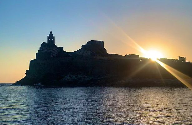 Shared Sunset Tour by Catamaran Gulf of Poets