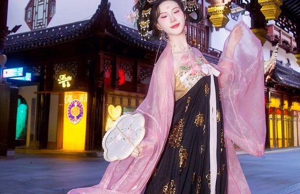 Hanfu Photoshoot Experience at Shanghai Yu Garden