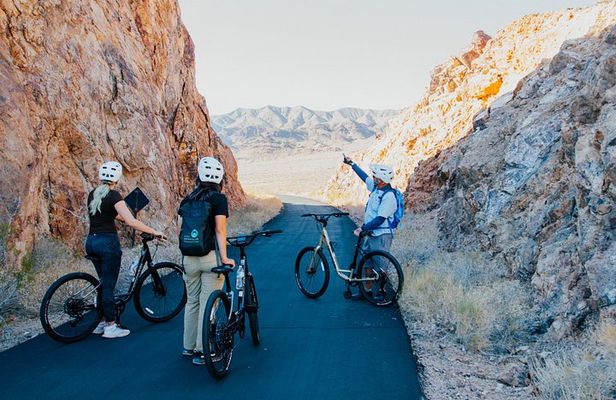 Guided Bike and Kayak Tour In Lake Mead With Las Vegas Pickup