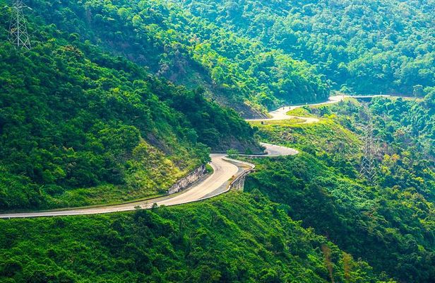 Transfer from Da Nang to Hue via Hai Van pass