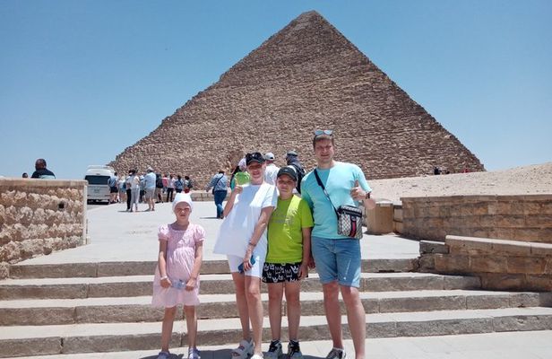 Cairo Day Tour from Hurghada to Pyramids and Grand Museum