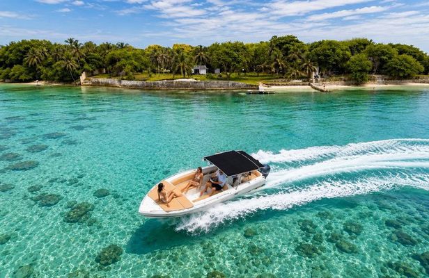 Private 42ft Boat Day to Rosario Islands from Cartagena