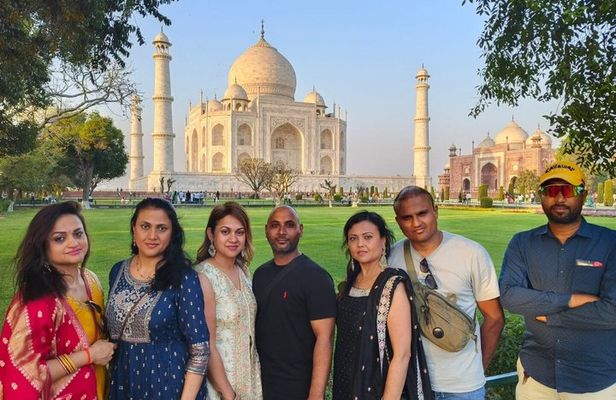 Agra: Taj Mahal , Agra Fort & Baby Taj Express Entry Guided Tour