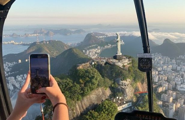 Rio de Janeiro: 25 Min Helicopter Tour Christ the Redeemer