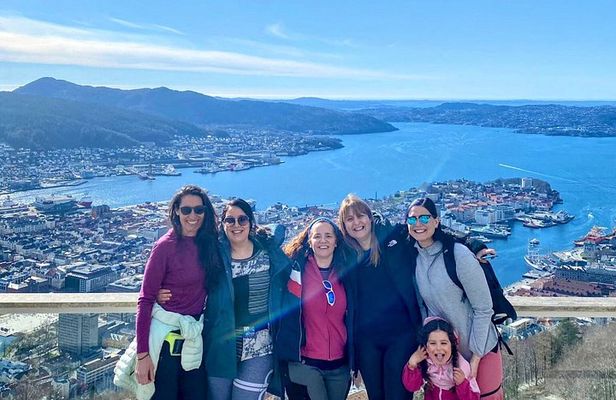 Private Bergen Food, History and Fløibanen Viewpoint Tour