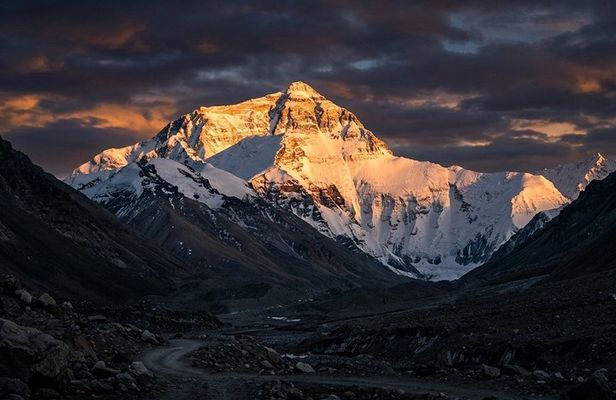 9-Day Lhasa, Everest Base Camp & Namtso Lake Small-Group Tour