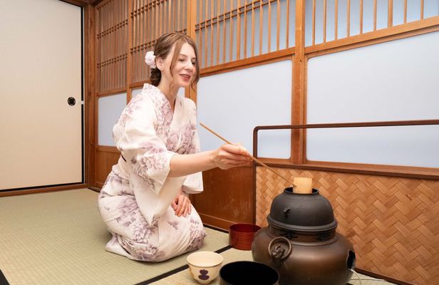 Private Rental of a Historic Machiya with Tea Rooms for 2 Hours