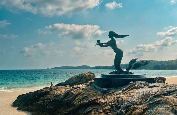 Koh Samet Island Tour with Dinner and Fire Show from Pattaya