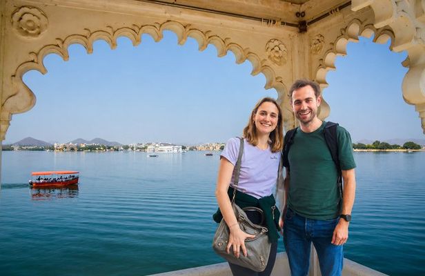 2 Days Private Udaipur Sightseeing Tour with City Highlights