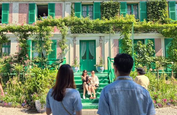 Giverny & Versailles Day Trip From Paris with Professional Guide