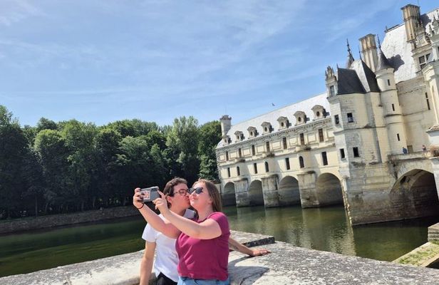 Loire Valley Castles Small-group Guided Day Trip from Paris