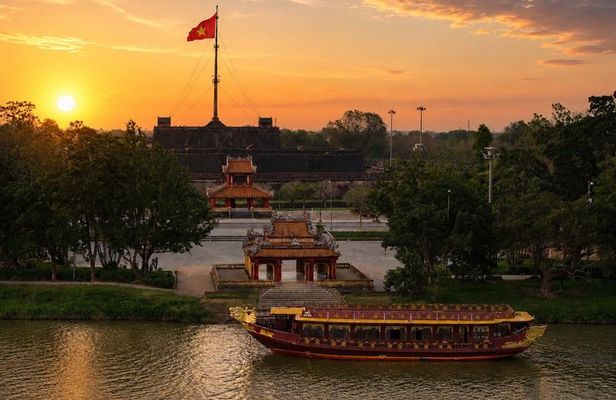 Hue: Fine Dining Experience on Perfume River by Hueritage Cruise