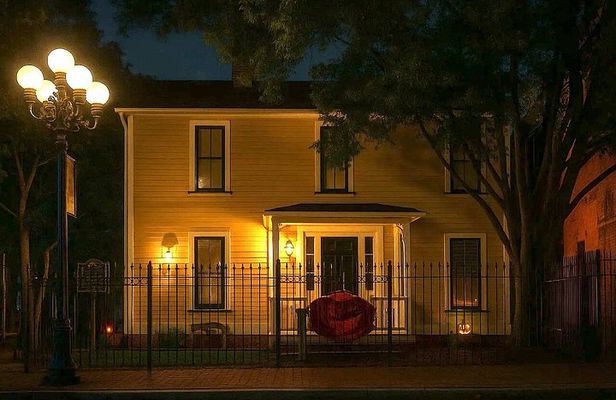 San Diego Gaslamp Ghosts and Crime Walking Tour