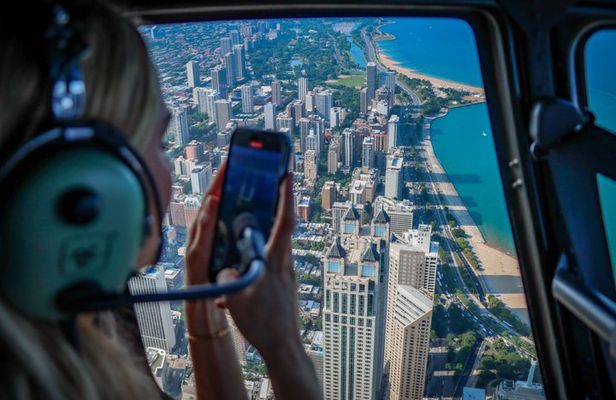 Chicago Helicopter Tour: City to Shoreline