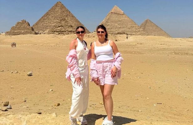 Private Tour in Pyramids of Giza with Lunch and Camel Ride