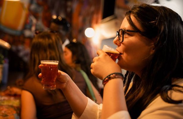 Barcelona Beer Tasting with Live Music and Drinks