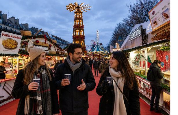 Paris Christmas Tour: Private & Custom with a Local Guide