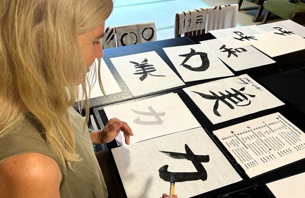 Hands-on Zen Calligraphy & 150-Year-Old Kyoto Machiya Tour