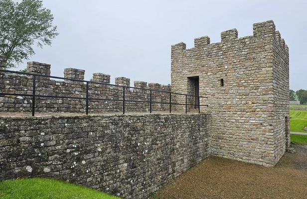 Hadrian's Wall, Vindolanda and Bamburgh Castle Private Tour
