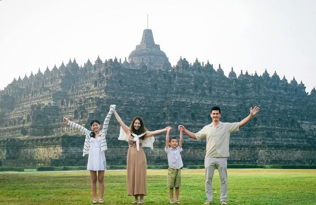 Yogyakarta: Private Car Hire Driver with Costumized Tours