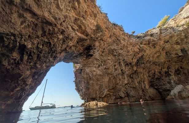 Private Trip All Inclusive Daily Sailing with BBQ on Board