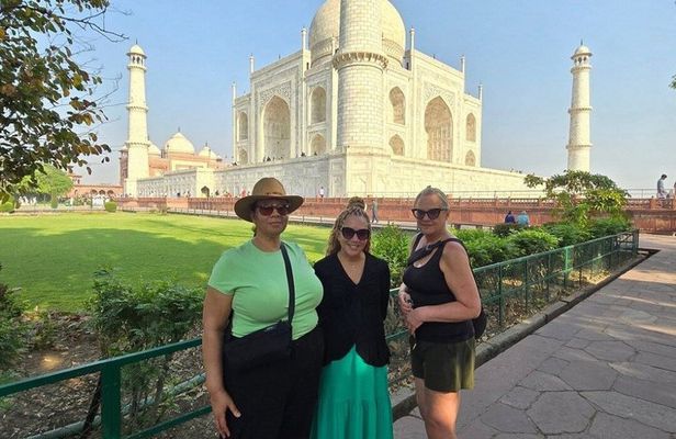 Private Taj Mahal & Agra Tour from Delhi by Car with 5* Lunch