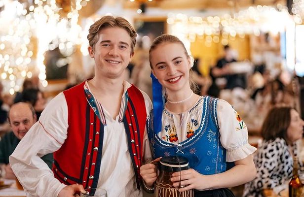 Prague: Folkloric Dinner with Transfer