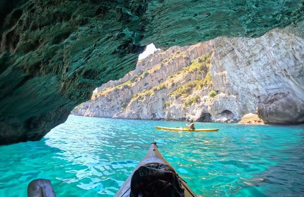 Nerano Kayak Tour between Caves and Amalfi Coast