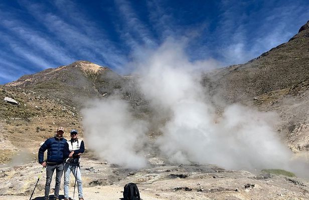 Arequipa : 2-day hike to the geysers and the colca canyon.