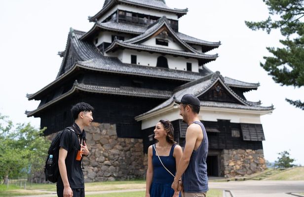 Matsue Castle Guided Tour - With a Local Guide and an Audioguide