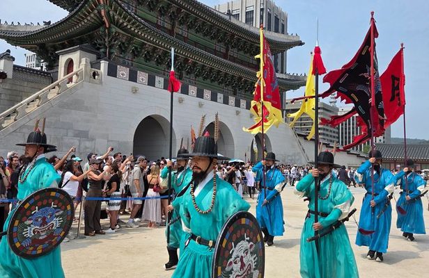 Seoul Layover Tour in Sedan
