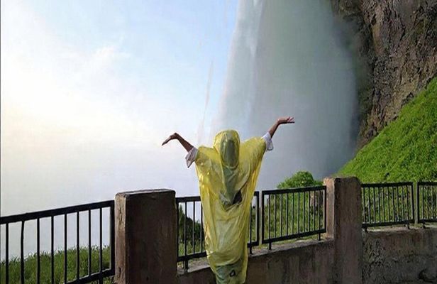 Niagara Falls Mini Group Walking Tour with Niagara Takes Flight