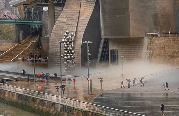 The Guggenheim Effect,the Funicular and New Bilbao´s architecture