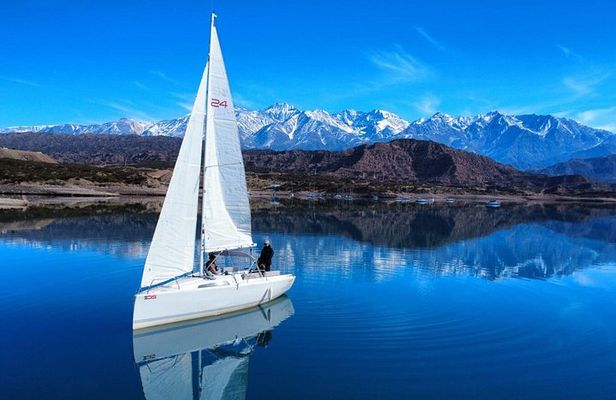 Sailing boat ride in Potrerillos Mendoza