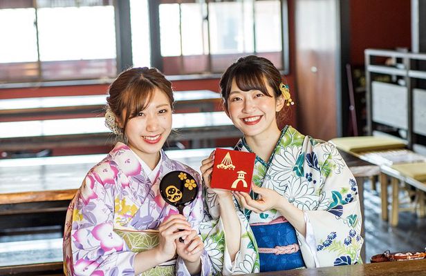 Kanazawa Gold Leaf Craft Workshop in Higashi Chaya District