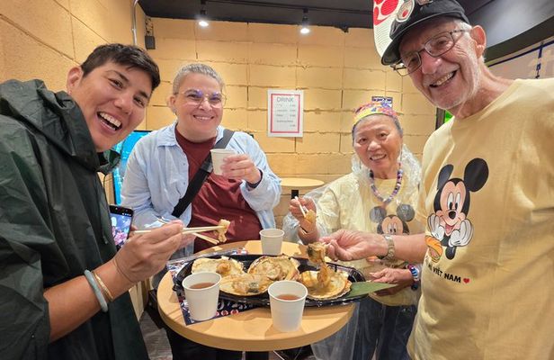 Tokyo Tsukiji Fish Market Food Tour with 3 Tastings