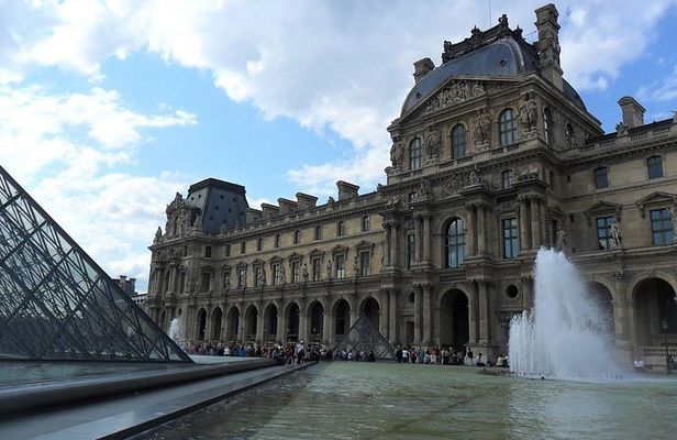 Louvre Museum & Mona Lisa Guided Tour with Reserved Entry