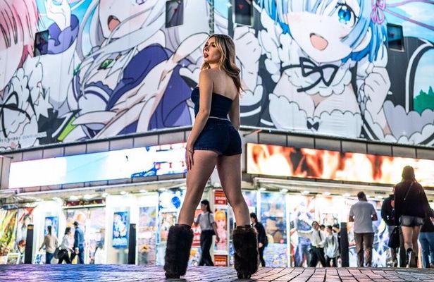 Shinjuku Neon Night Photoshoot with Pro Photographer