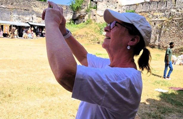 Stone Town and Spice Farm Tour with Traditional Lunch