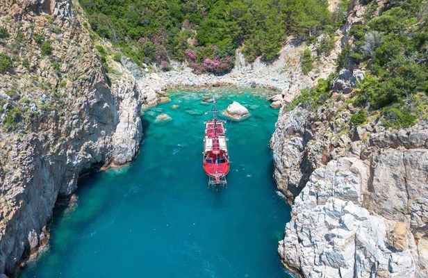 Gazipasa Hidden Bays Boat Tour and Lunch From Alanya