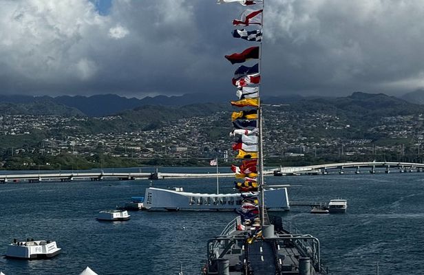 Small Group Pearl Harbor WWII History Tour from Honolulu