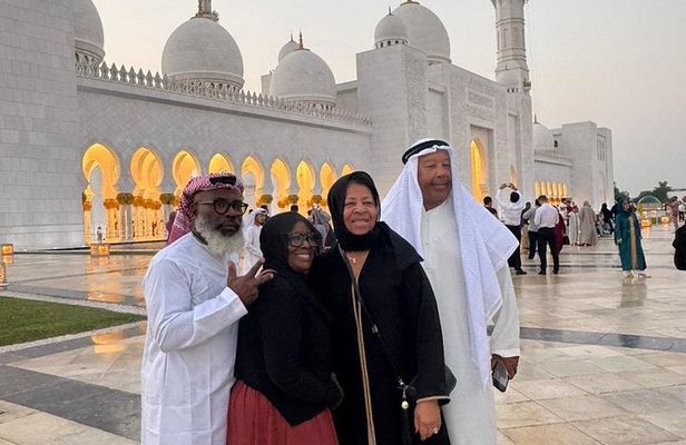Abu Dhabi Full Day City Tour with Sheikh Zayed Grand Mosque