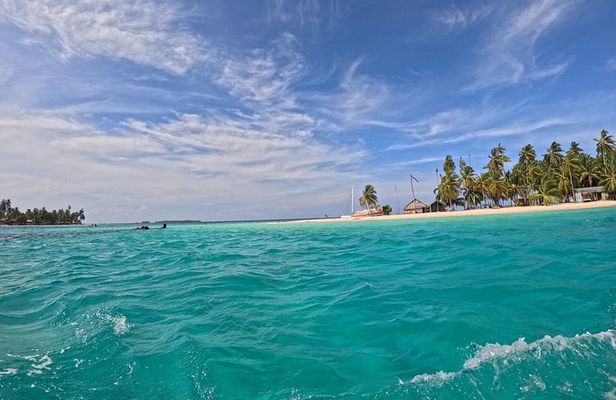 Visit Isla Perro Chico + 3 Islands with Lunch in San Blas Islands