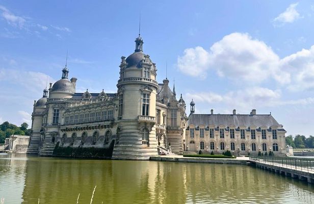 Château de Fontainebleau and Gardens Guided Day Trip from Paris